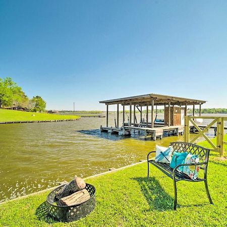 Pet-Friendly Studio With Kayak, Deck And Dock On Lake! Lägenhet Onalaska Exteriör bild